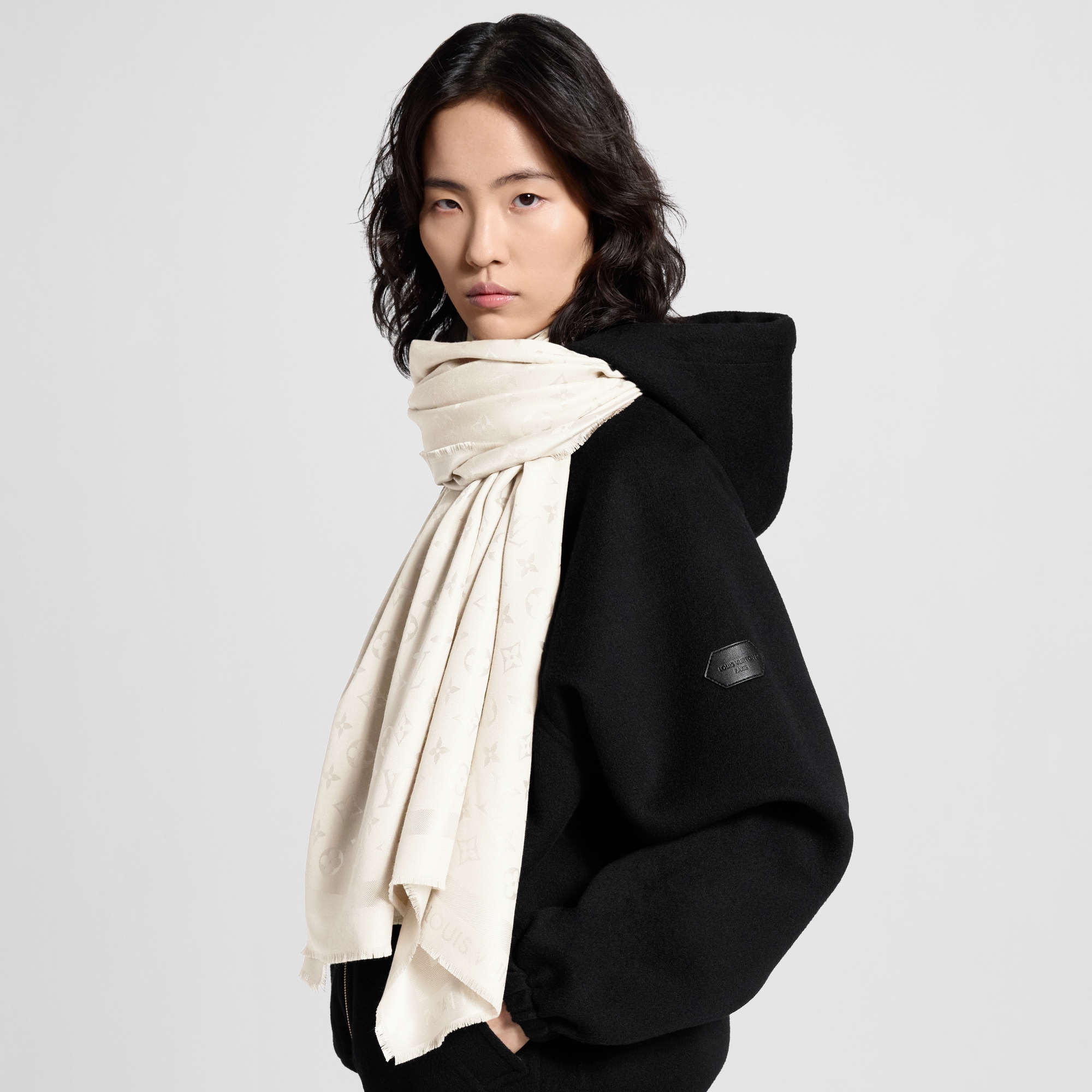 LOUIS VUITTON ブラック ストール　kkk☆ Monogram Classic Shawl S00 - Accessories | LOUIS VUITTON